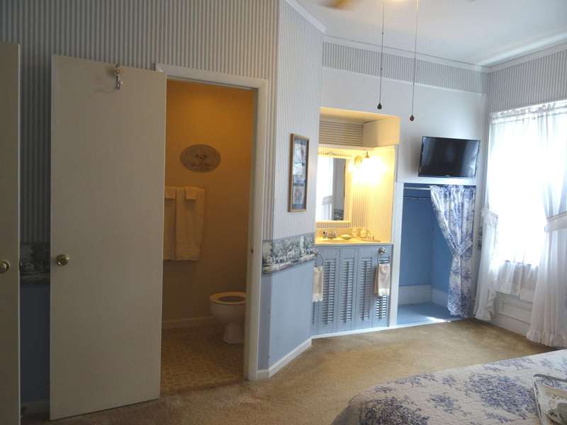 The Eagle Island Room Carriage House Inn